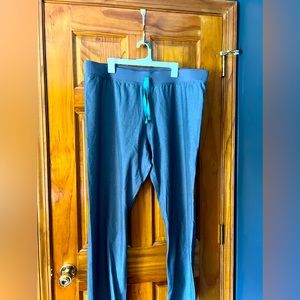 NWT Figs 2XL gray Livingston scrub pants